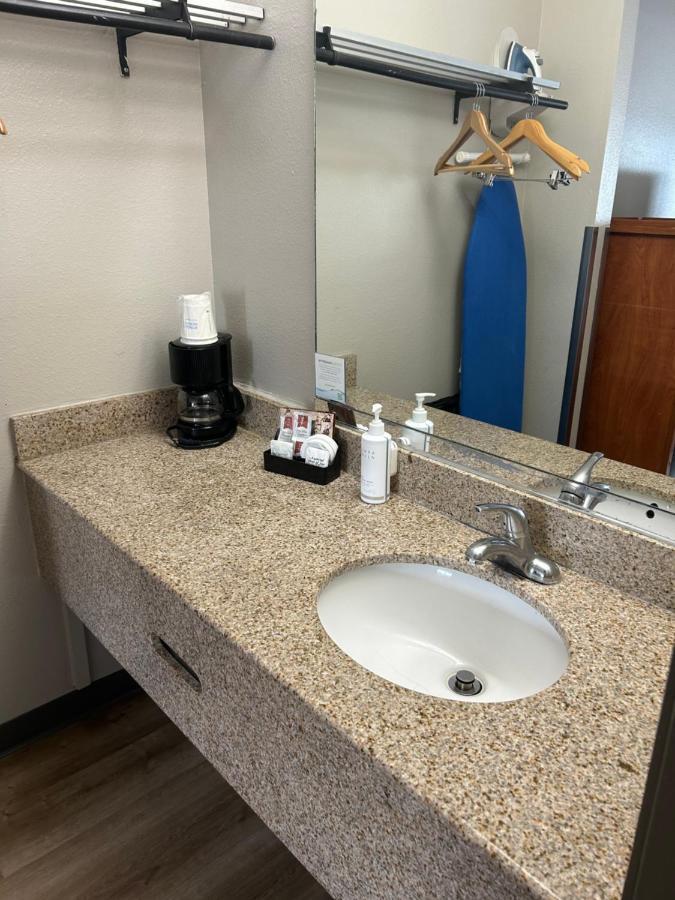 Days Inn By Wyndham Turlock Buitenkant foto